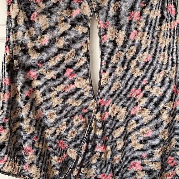 Free People Keyhole Front and Back Blouse - Picture 2 of 7